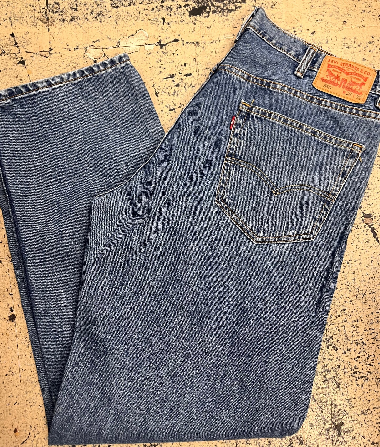 Levi’s 550 Jeans 38x32 - Relaxed Fit/Medium Wash